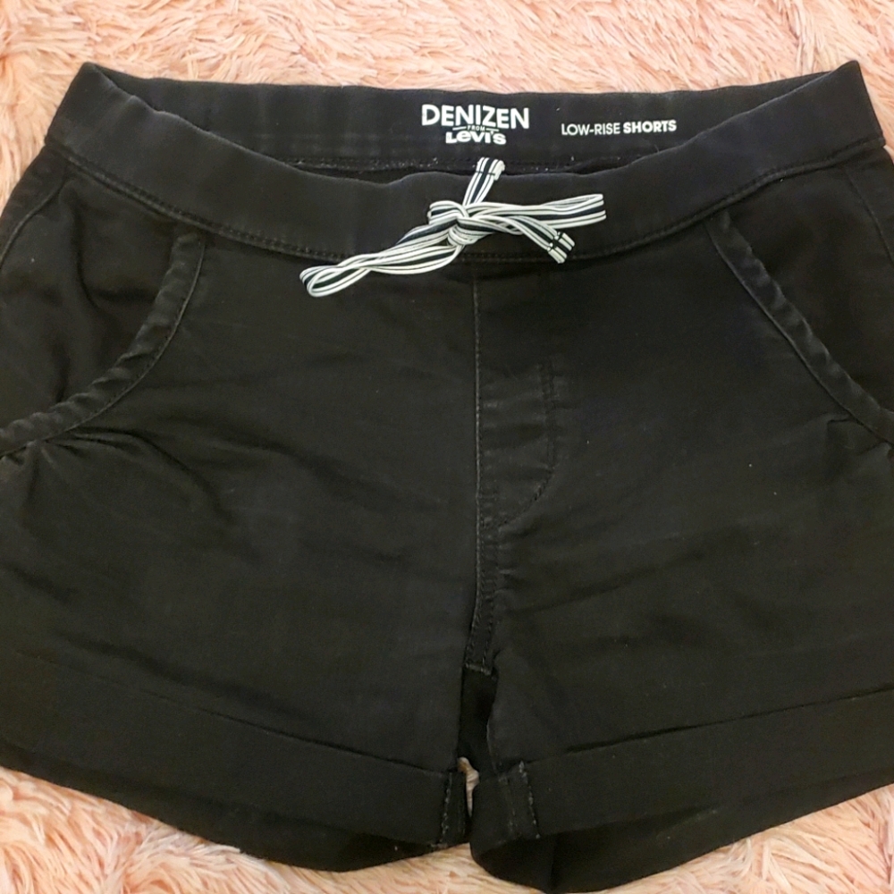 Levi's low rise shorts